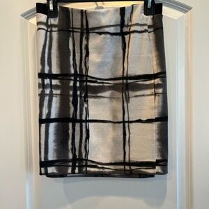 Women’s Black and Gray Patterned Pencil stretch Skirt. Size xl